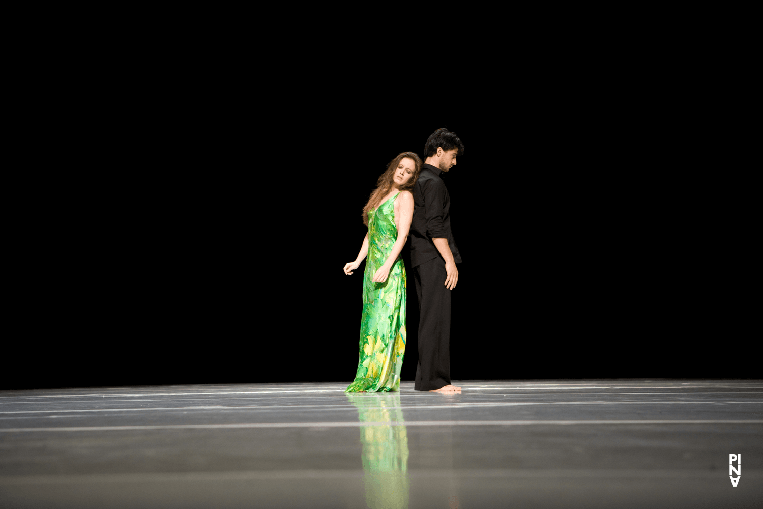 Damiano Ottavio Bigi et Thusnelda Mercy dans « "... como el musguito en la piedra, ay si, si, si ..." (Comme la mousse sur la pierre) » de Pina Bausch avec Tanztheater Wuppertal à l'Opernhaus Wuppertal (Allemagne), 11 juin 2009