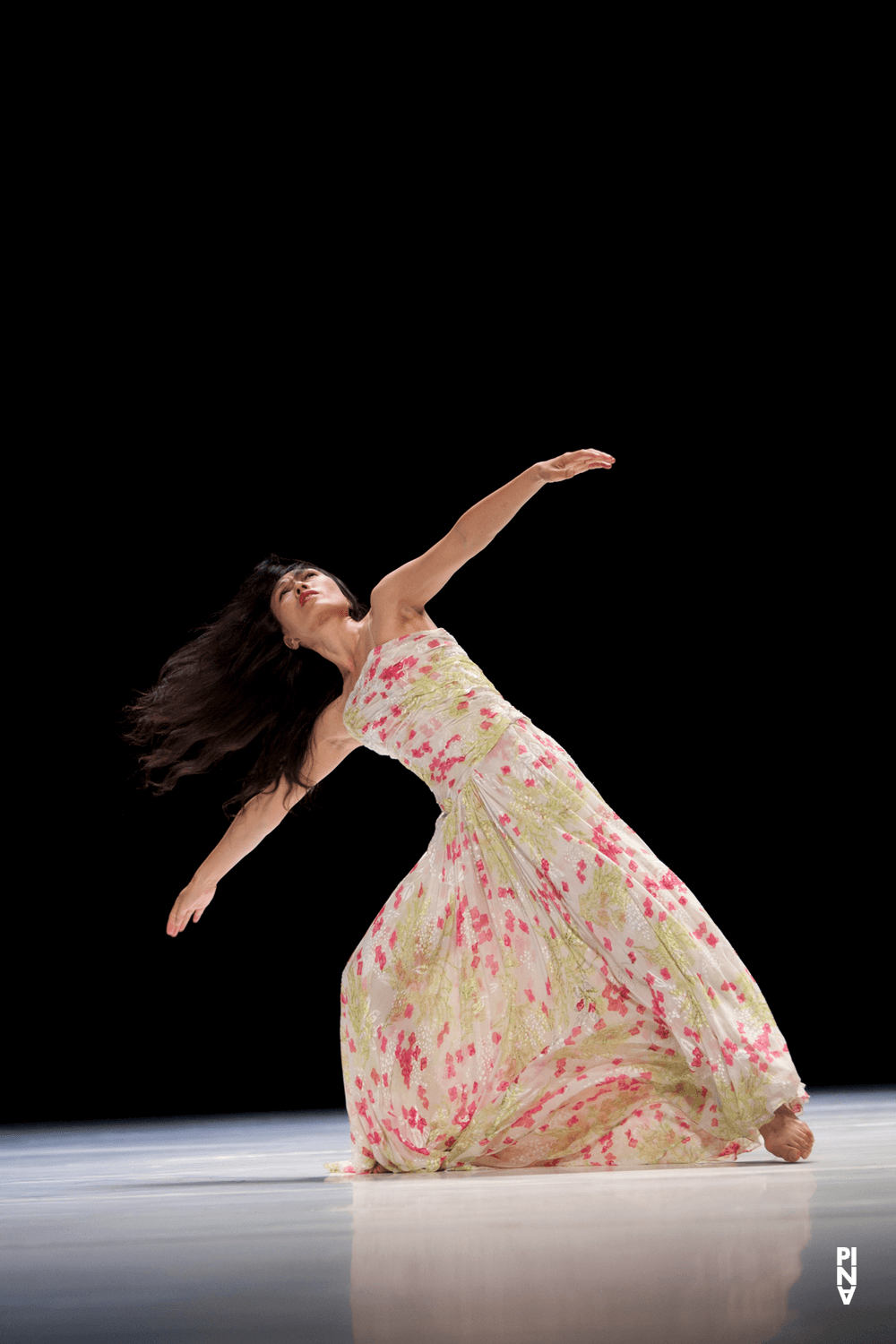Nayoung Kim in „"... como el musguito en la piedra, ay si, si, si ..." (Wie das Moos auf dem Stein)“ von Pina Bausch mit Tanztheater Wuppertal im Opernhaus Wuppertal (Deutschland), 2. Juni 2011