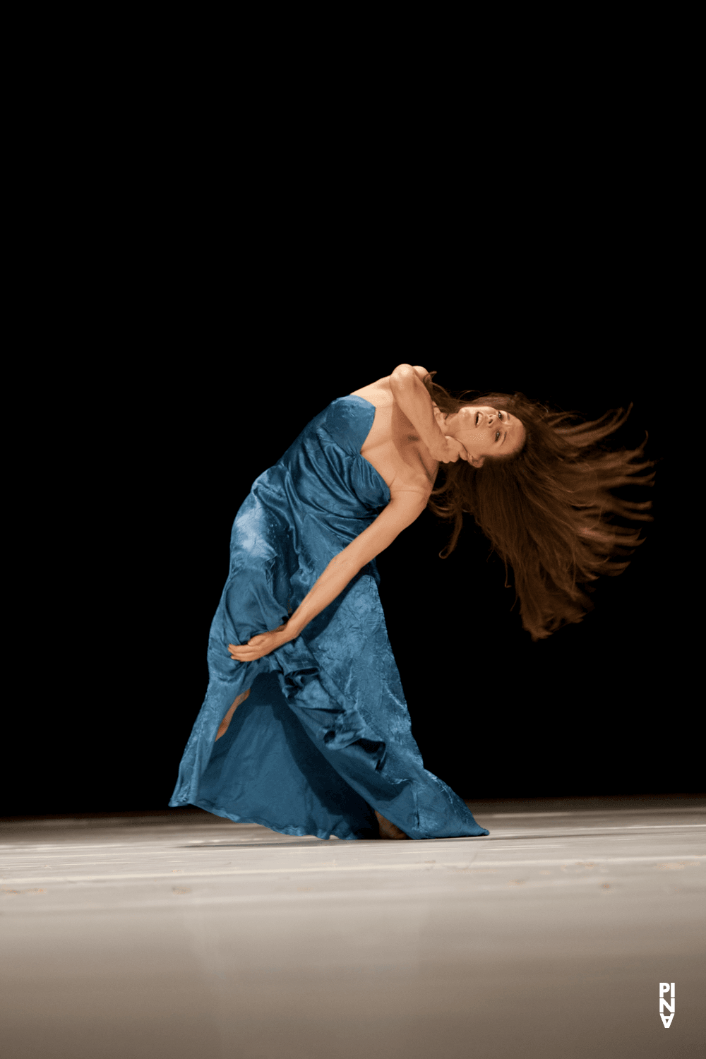 Thusnelda Mercy dans « "... como el musguito en la piedra, ay si, si, si ..." (Comme la mousse sur la pierre) » de Pina Bausch avec Tanztheater Wuppertal à l'Opernhaus Wuppertal (Allemagne), 2 juin 2011