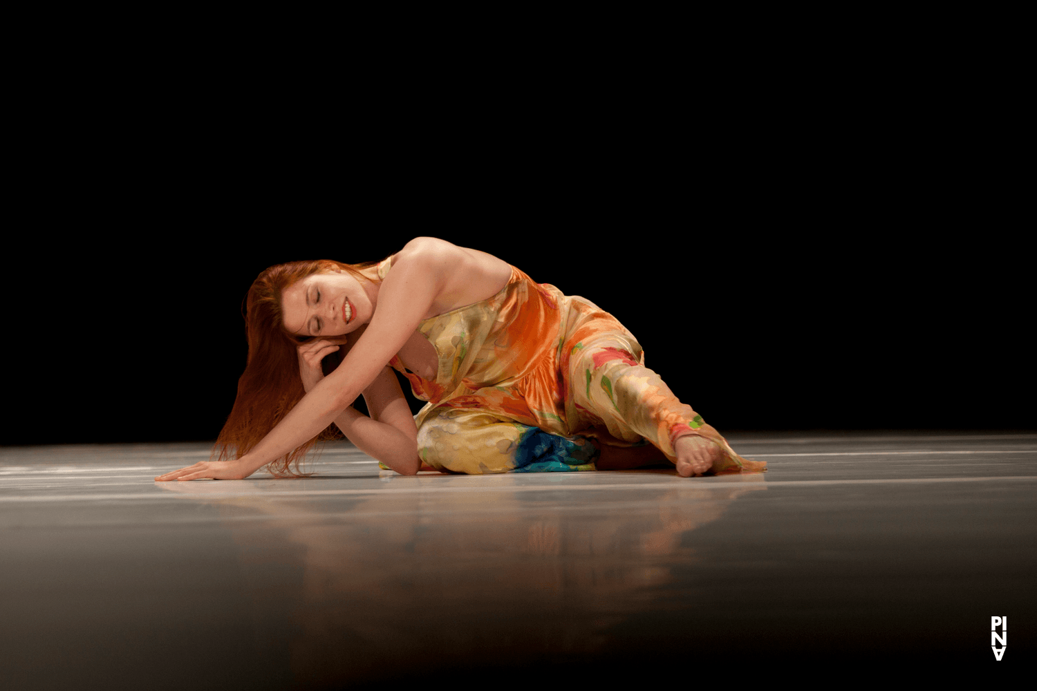 Anna Wehsarg in „"... como el musguito en la piedra, ay si, si, si ..." (Wie das Moos auf dem Stein)“ von Pina Bausch mit Tanztheater Wuppertal im Opernhaus Wuppertal (Deutschland), 2. Juni 2011