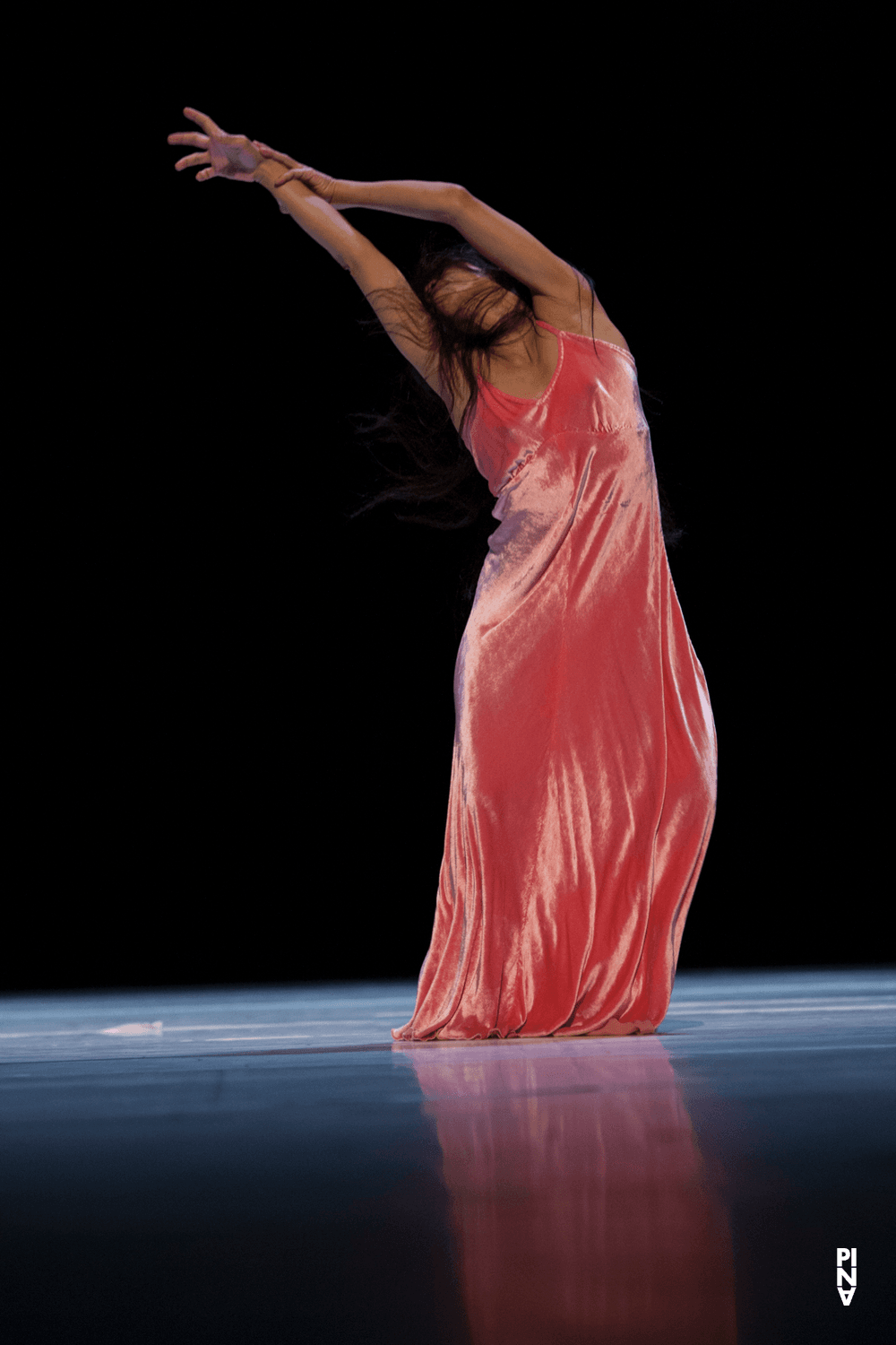 „"... como el musguito en la piedra, ay si, si, si ..." (Wie das Moos auf dem Stein)“ von Pina Bausch mit Tanztheater Wuppertal im Opernhaus Wuppertal (Deutschland), 25. September 2014