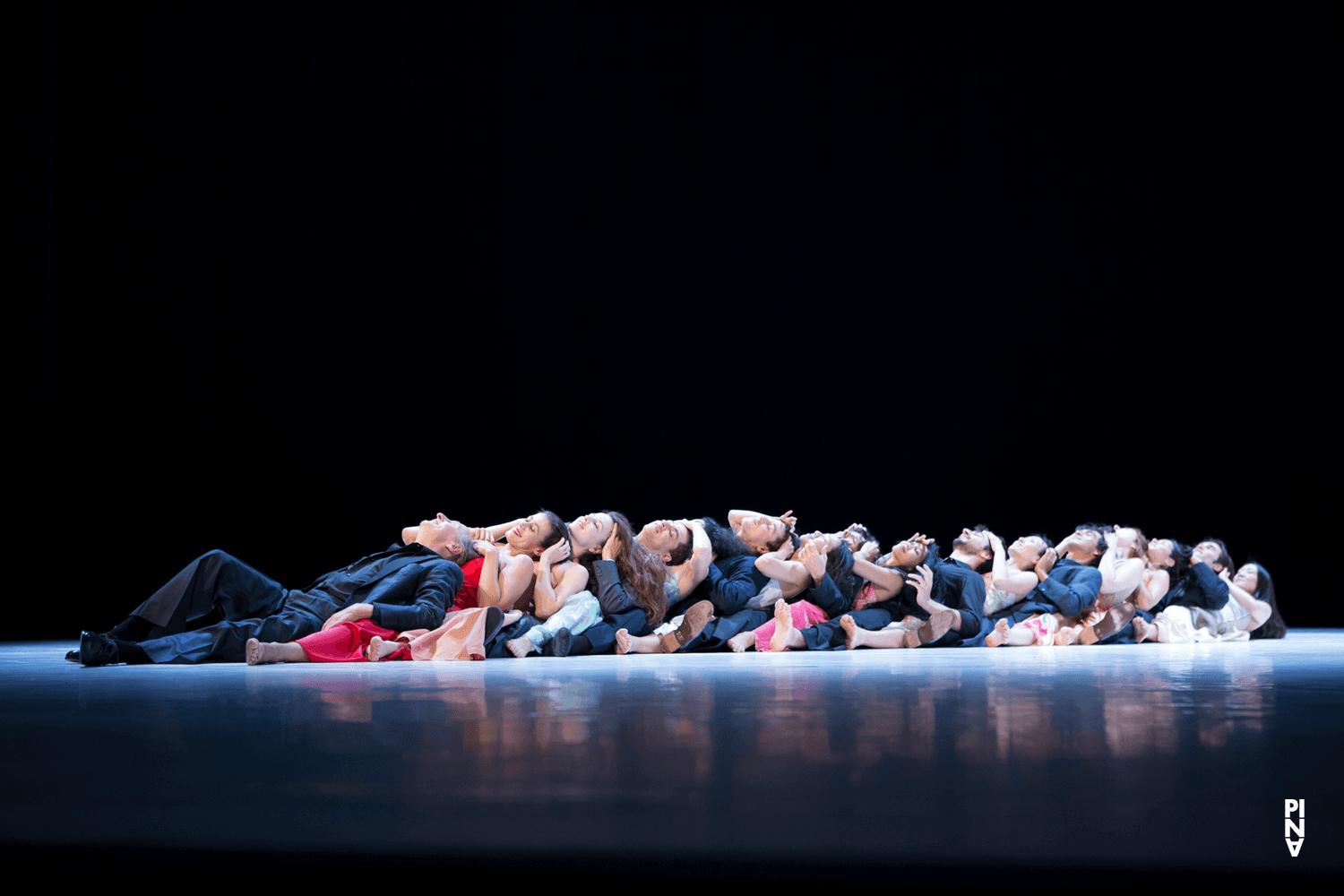 « "... como el musguito en la piedra, ay si, si, si ..." (Comme la mousse sur la pierre) » de Pina Bausch avec Tanztheater Wuppertal à l'Opernhaus Wuppertal (Allemagne), 25 septembre 2014