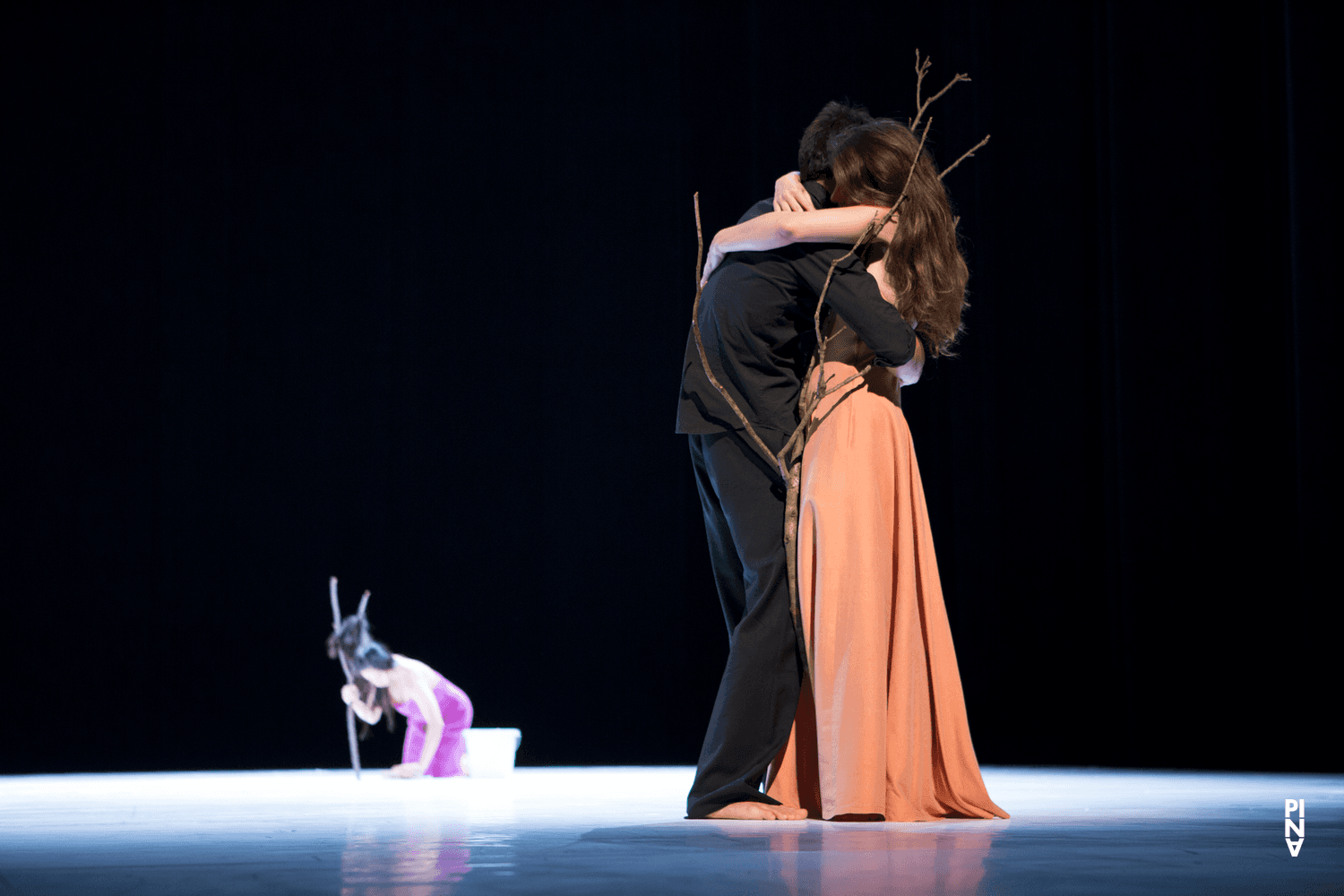 „"... como el musguito en la piedra, ay si, si, si ..." (Wie das Moos auf dem Stein)“ von Pina Bausch mit Tanztheater Wuppertal im Opernhaus Wuppertal (Deutschland), 25. September 2014