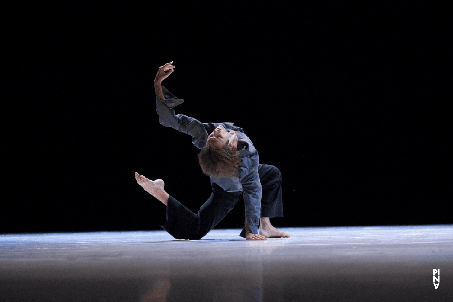 Pau Aran Gimeno in „"... como el musguito en la piedra, ay si, si, si ..." (Wie das Moos auf dem Stein)“ von Pina Bausch mit Tanztheater Wuppertal im Opernhaus Wuppertal (Deutschland), 25. September 2014