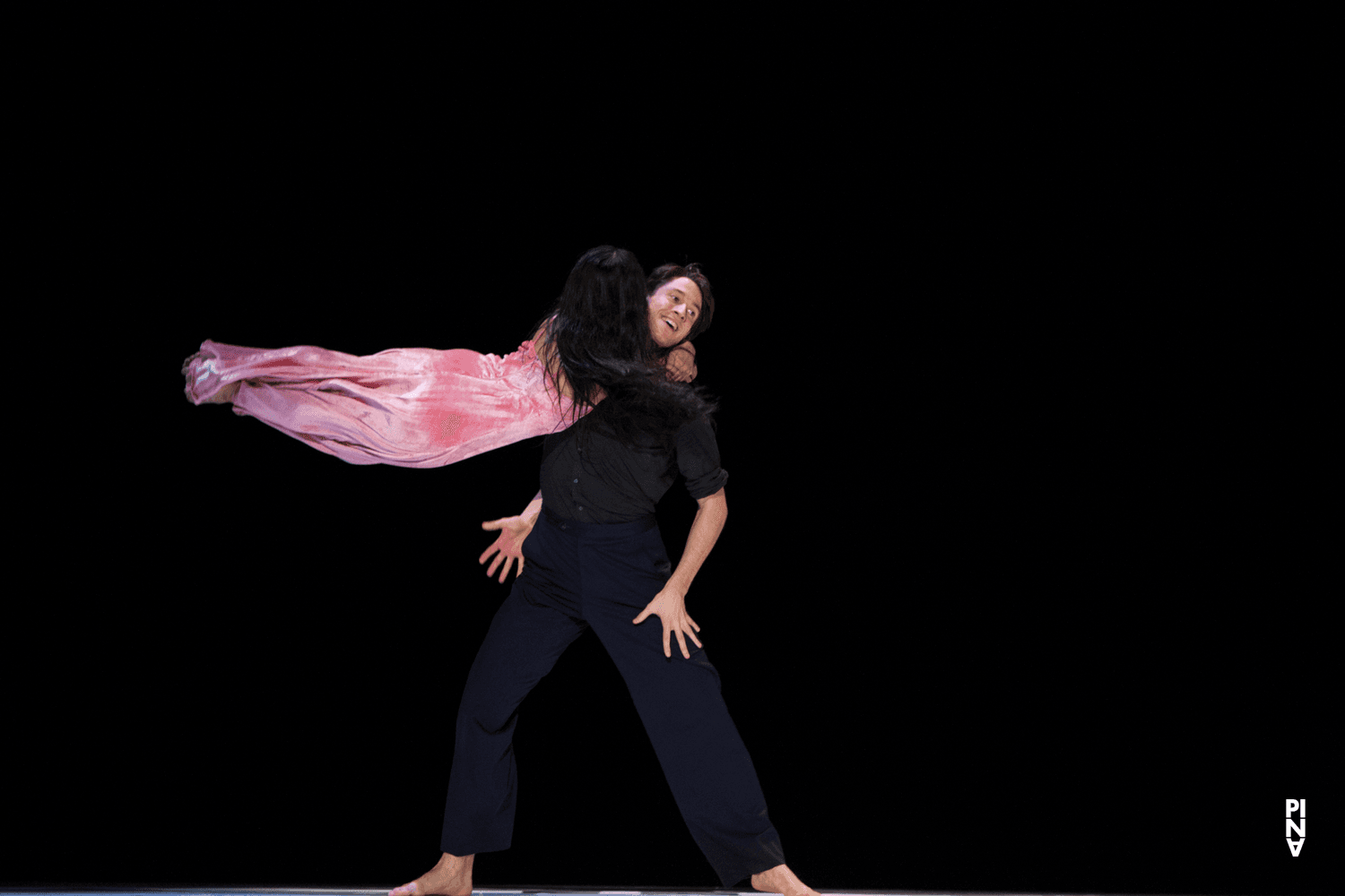 Aleš Čuček in „"... como el musguito en la piedra, ay si, si, si ..." (Wie das Moos auf dem Stein)“ von Pina Bausch mit Tanztheater Wuppertal im Opernhaus Wuppertal (Deutschland), 25. September 2014