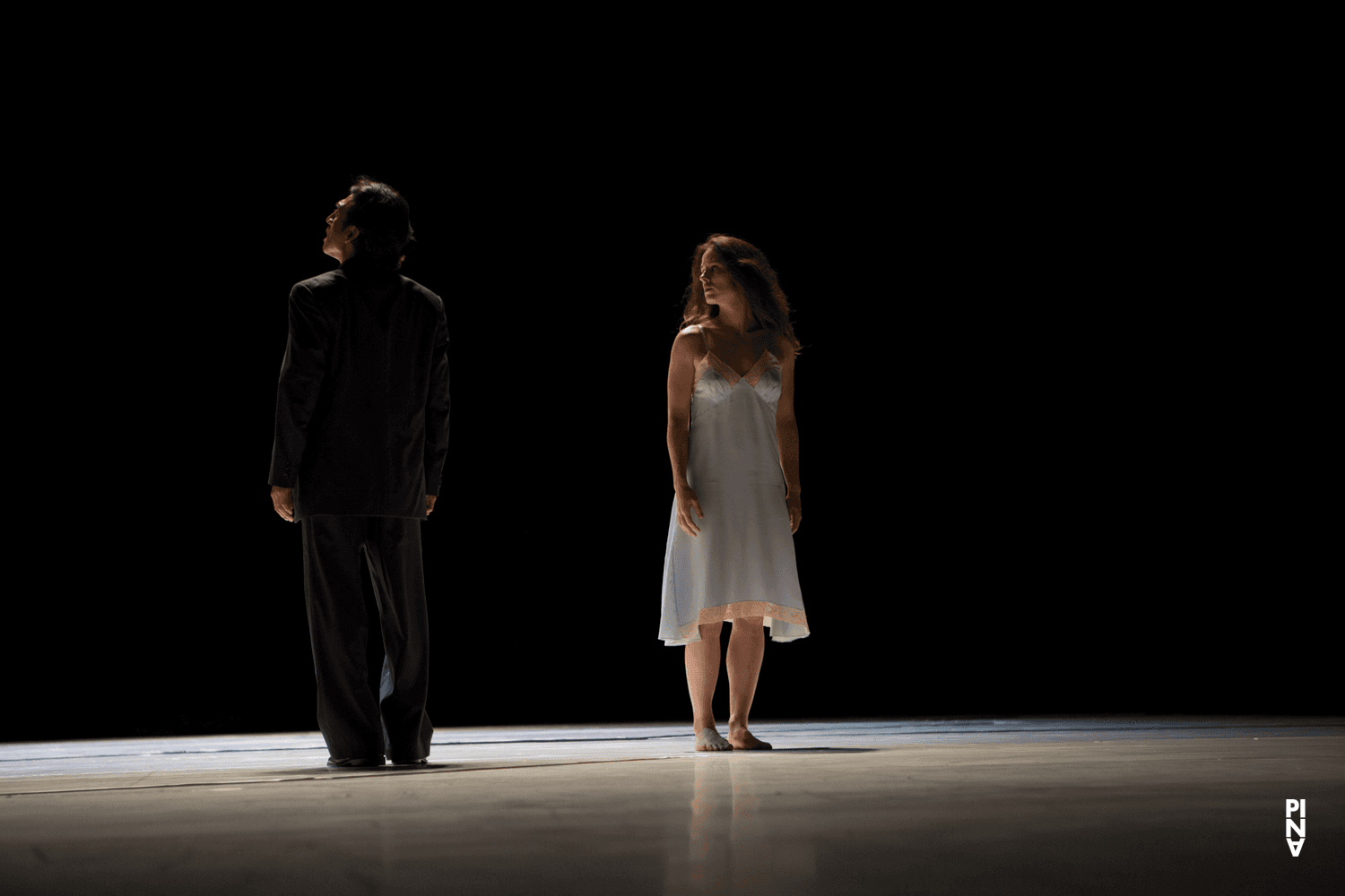 Eddie Martinez und Thusnelda Mercy in „"... como el musguito en la piedra, ay si, si, si ..." (Wie das Moos auf dem Stein)“ von Pina Bausch mit Tanztheater Wuppertal im Opernhaus Wuppertal (Deutschland), 25. September 2014