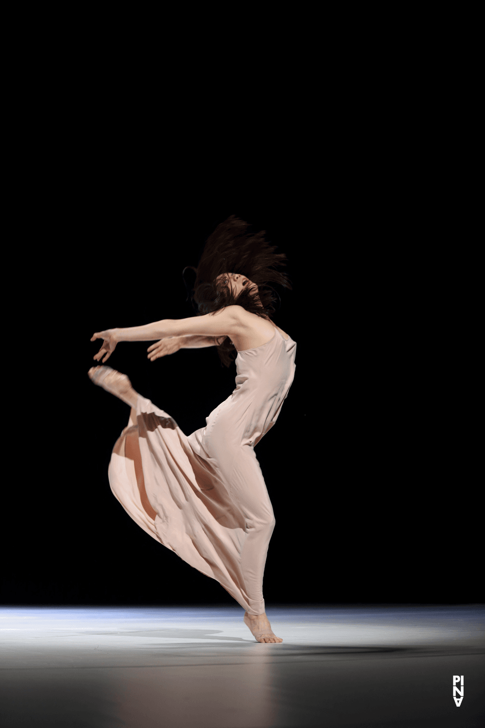 Azusa Seyama dans « "... como el musguito en la piedra, ay si, si, si ..." (Comme la mousse sur la pierre) » de Pina Bausch avec Tanztheater Wuppertal, 2 octobre 2019