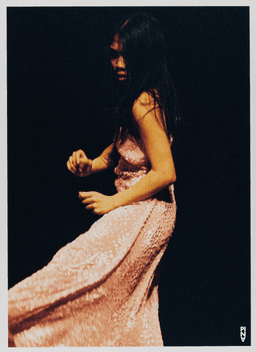Ditta Miranda Jasjfi in “Nefés” by Pina Bausch, March 21, 2003 | Photo: Ursula Kaufmann