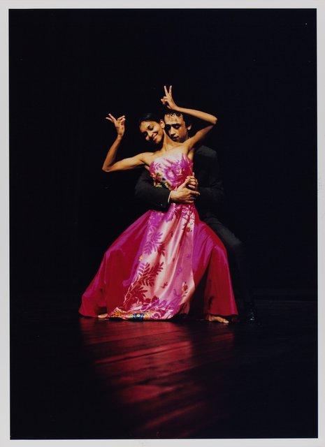 Jorge Puerta Armenta and Shantala Shivalingappa in “Nefés” by Pina Bausch, March 21, 2003