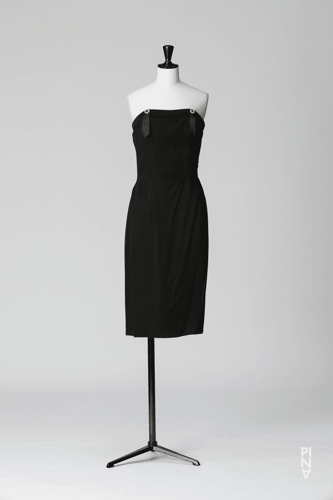 Kurzes Kleid, getragen in „Nefés“ von Pina Bausch