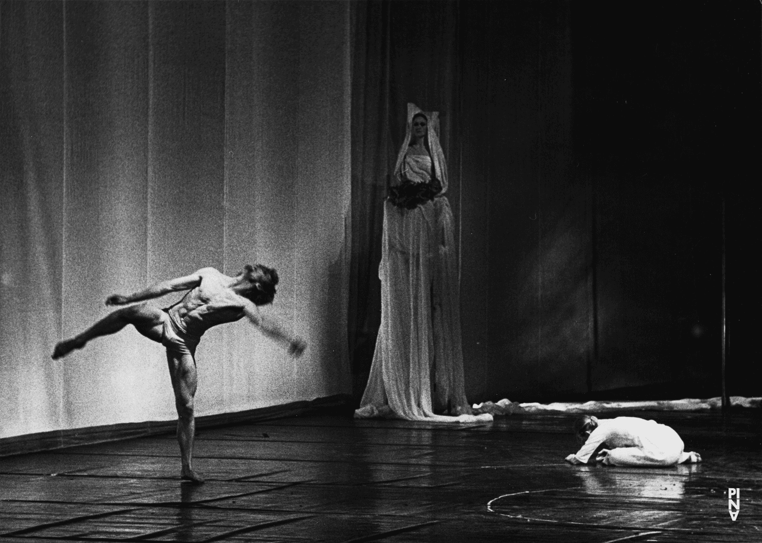 Dominique Mercy, Tjitske Broersma and Malou Airaudo in “Orpheus und Eurydike” by Pina Bausch