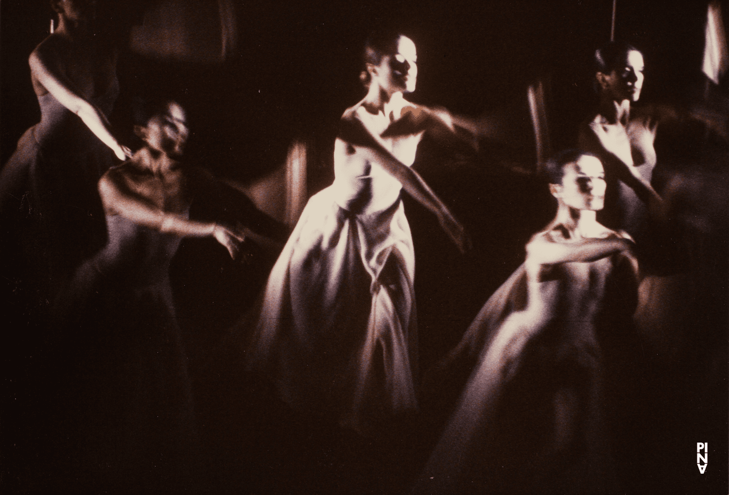 Beatrice Libonati, Ruth Amarante und Mariko Aoyama in „Orpheus und Eurydike“ von Pina Bausch
