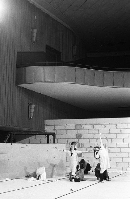 “Renate wandert aus (Renate Emigrates)” by Pina Bausch at Lichtburg Wuppertal, season 1977/78