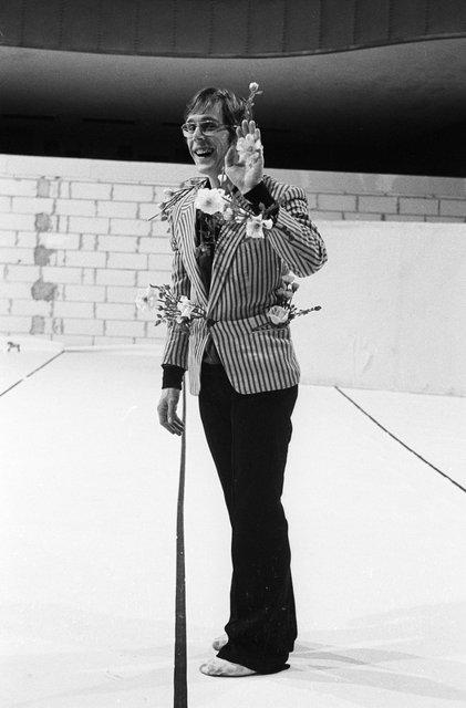 Ed Kortlandt in “Renate wandert aus (Renate Emigrates)” by Pina Bausch at Lichtburg Wuppertal, season 1977/78
