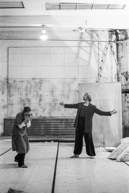 Marlis Alt and Dominique Mercy in “Renate wandert aus (Renate Emigrates)” by Pina Bausch, season 1977/78