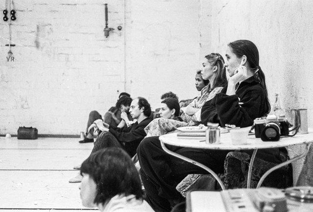 Photo de « Renate wandert aus (Renate quitte le pays) » de Pina Bausch, saison 1977/78