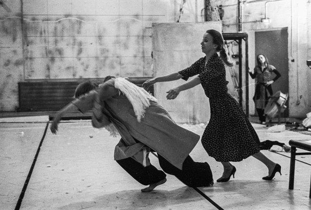 Monika Sagon in „Renate wandert aus“ von Pina Bausch, Spielzeit 1977/78