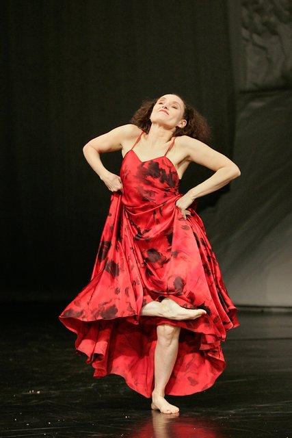 Nazareth Panadero dans « Rough Cut » de Pina Bausch avec Tanztheater Wuppertal au Schauspielhaus Wuppertal (Allemagne), 14 avril 2005