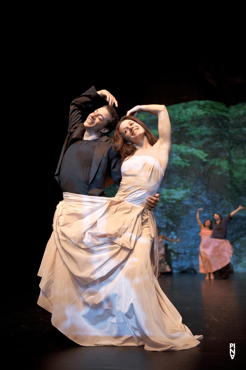 Fernando Suels Mendoza et Thusnelda Mercy dans « Rough Cut » de Pina Bausch avec Tanztheater Wuppertal à l'Opernhaus Wuppertal (Allemagne), 31 janvier 2013