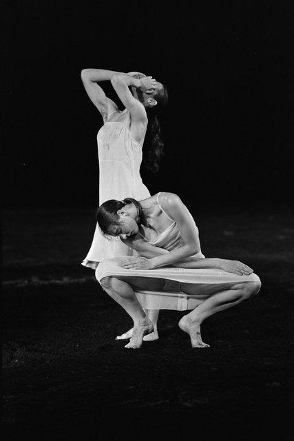 Héléna Pikon dans « Le Sacre du printemps » de Pina Bausch à l'Opernhaus Wuppertal, saison 1981/82