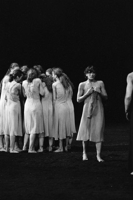Meryl Tankard dans « Le Sacre du printemps » de Pina Bausch à l'Opernhaus Wuppertal, saison 1983/84