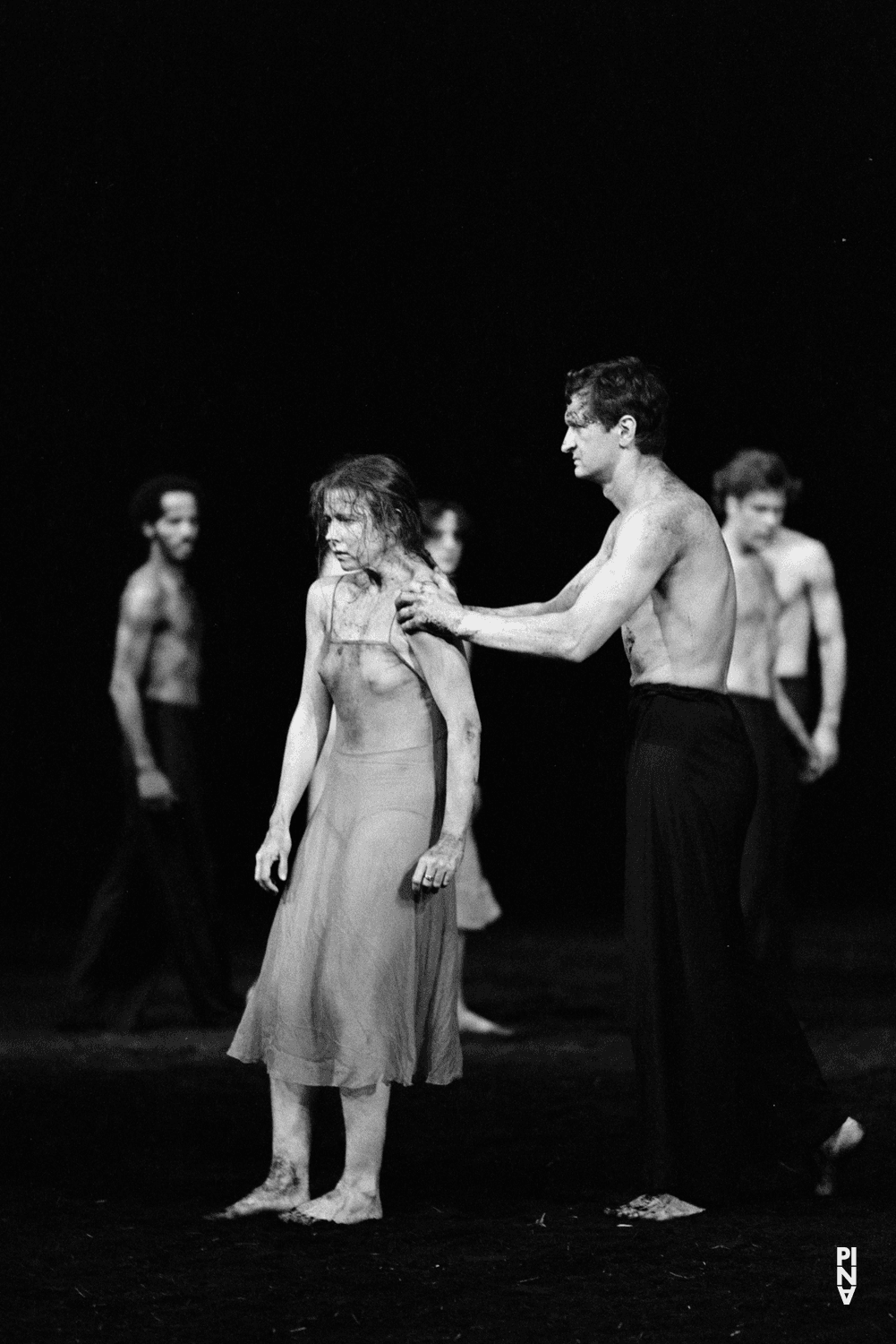 Jan Minařík und Josephine Ann Endicott in „Das Frühlingsopfer“ von Pina Bausch im Opernhaus Wuppertal, Spielzeit 1983/84