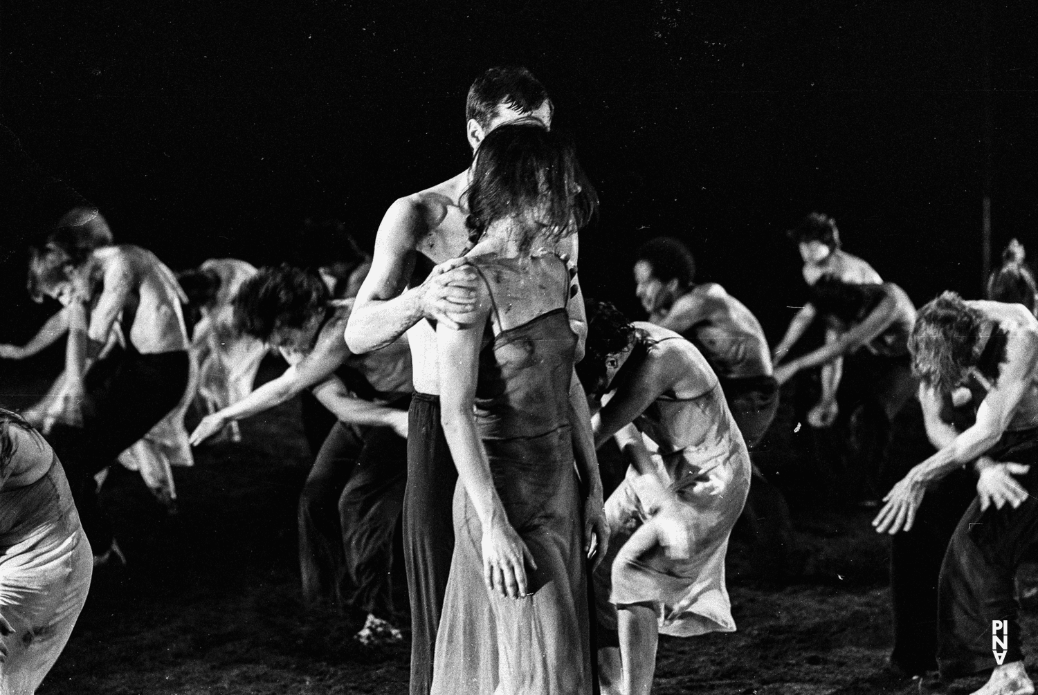 Malou Airaudo et Jan Minařík dans « Le Sacre du printemps » de Pina Bausch