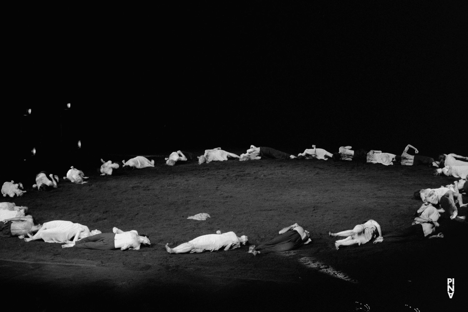 „Das Frühlingsopfer“ von Pina Bausch im Koninklijk Theater Carré Amsterdam, Spielzeit 1994/95
