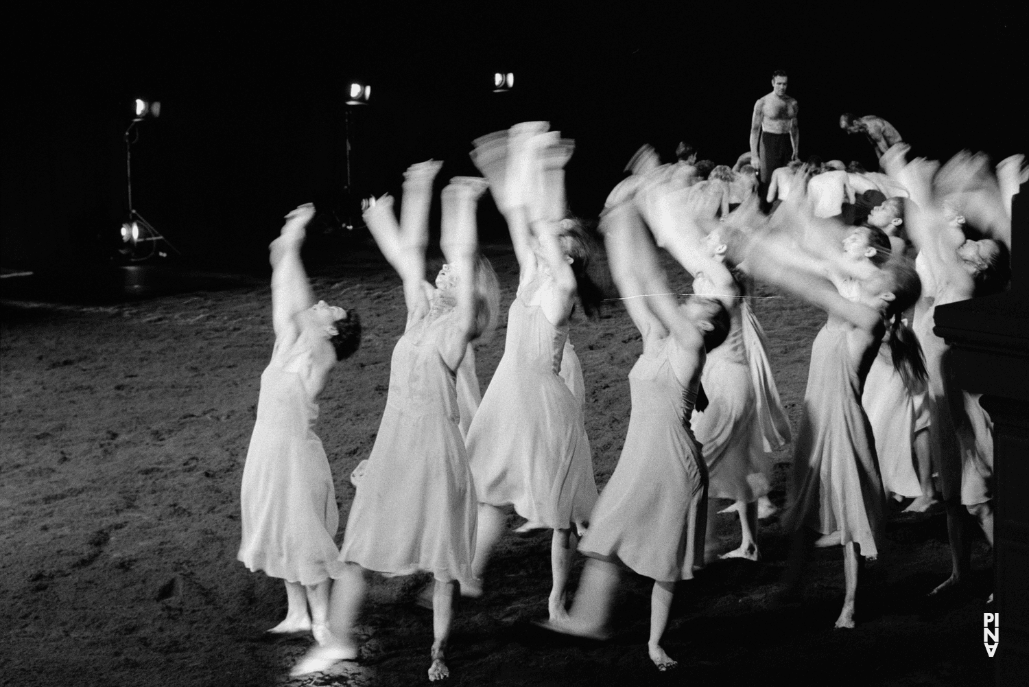 Regina Advento und Urs Kaufmann in „Das Frühlingsopfer“ von Pina Bausch im Koninklijk Theater Carré Amsterdam, Spielzeit 1994/95