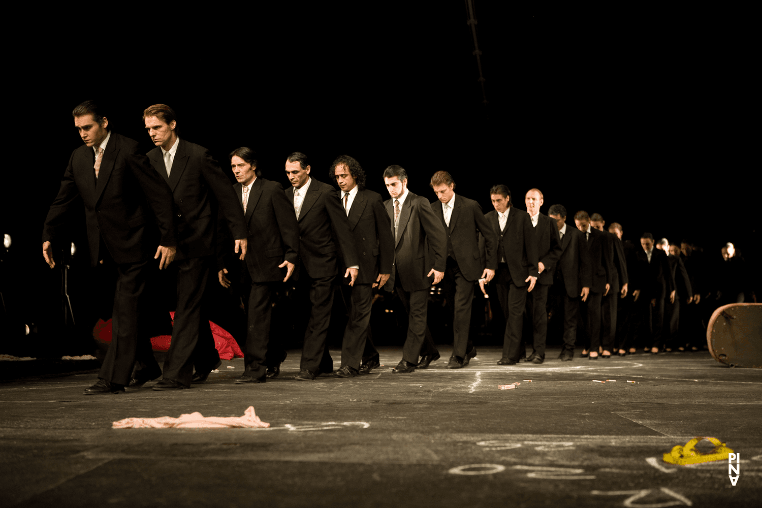 „Die sieben Todsünden“ von Pina Bausch mit Tanztheater Wuppertal im Schauspielhaus Wuppertal (Deutschland), 27. November 2008