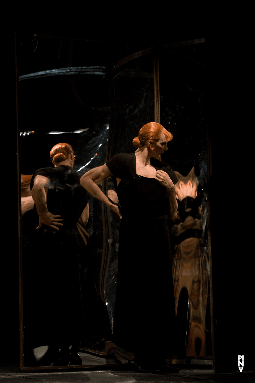 Andrey Berezin in „Die sieben Todsünden“ von Pina Bausch mit Tanztheater Wuppertal im Schauspielhaus Wuppertal (Deutschland), 27. November 2008