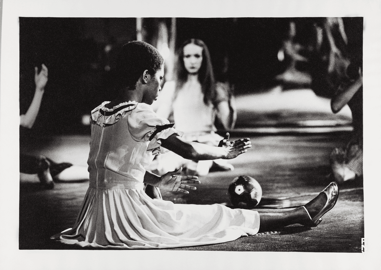 Elisabeth Clarke and Vivienne Newport in “The Seven Deadly Sins” by Pina Bausch at Opernhaus Wuppertal, season 1975/76