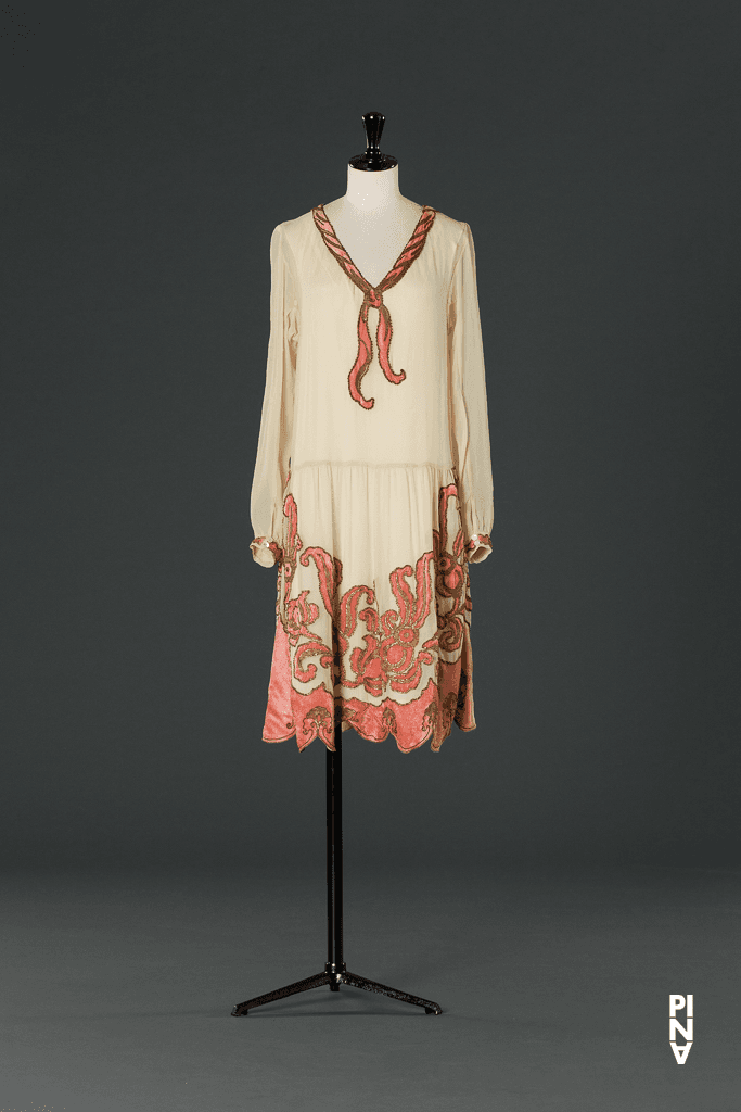 Robe, porté par « Les Sept Péchés capitaux » de Pina Bausch
