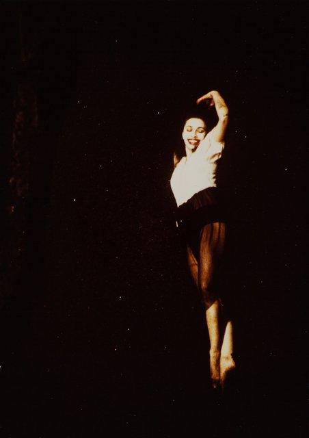 Aida Vainieri in „Ein Trauerspiel“ von Pina Bausch im Schauspielhaus Wuppertal, Spielzeit 1993/94