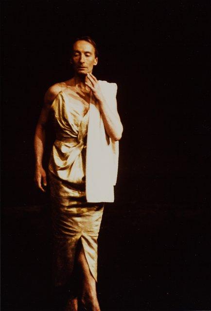 Dominique Mercy in „Ein Trauerspiel“ von Pina Bausch im Schauspielhaus Wuppertal, Spielzeit 1993/94