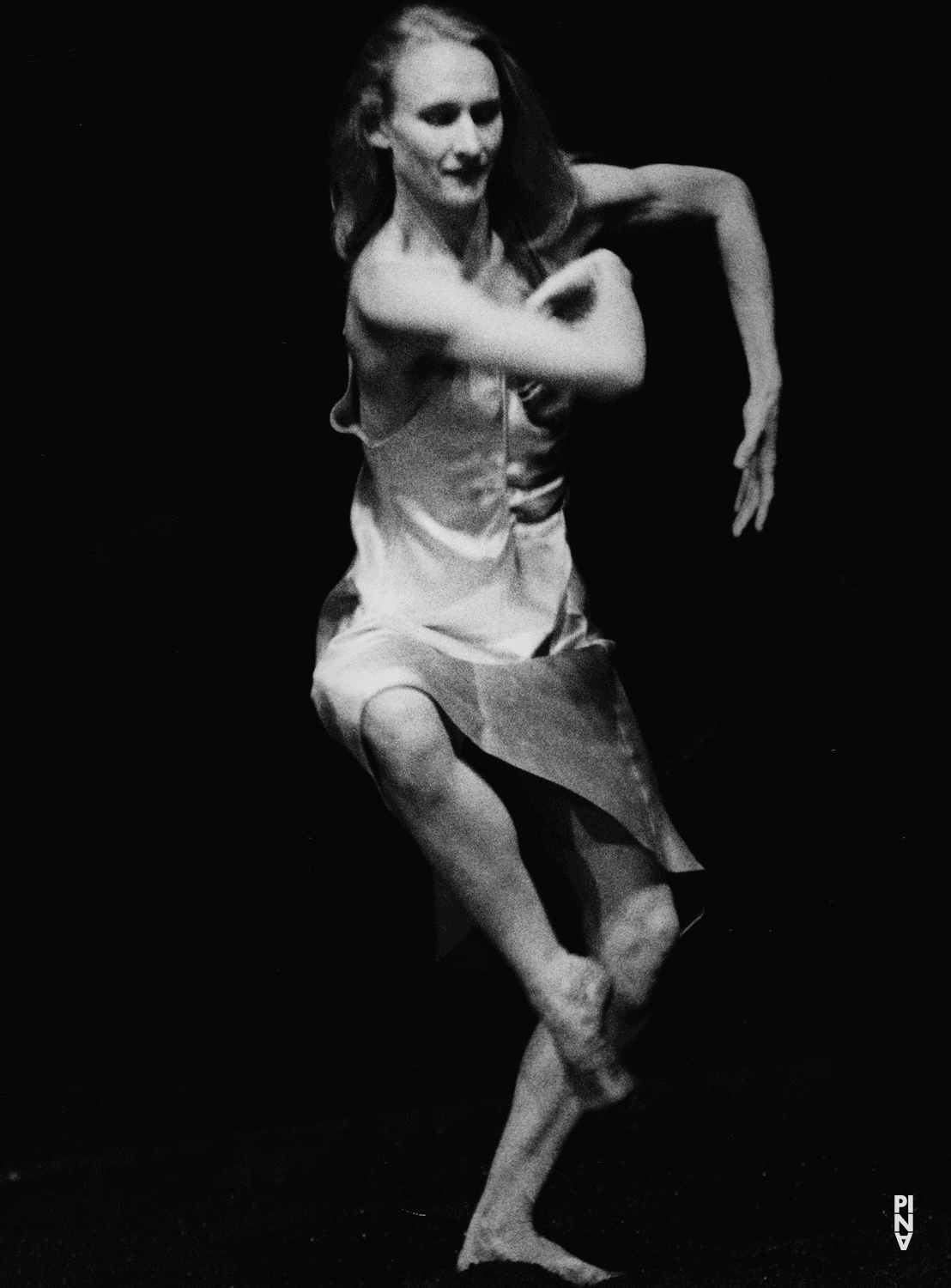 Julie Shanahan in „Ein Trauerspiel“ von Pina Bausch