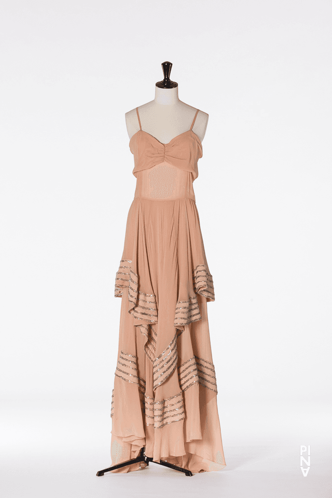 Langes Kleid, getragen in „Viktor“ von Pina Bausch