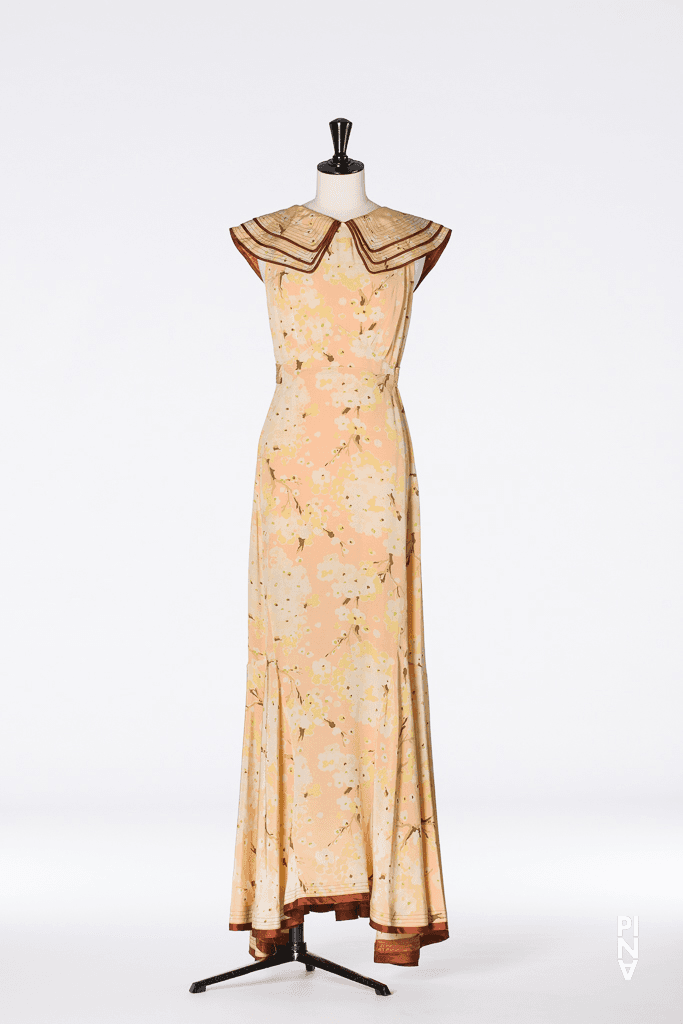 Langes Kleid, getragen in „Viktor“ von Pina Bausch