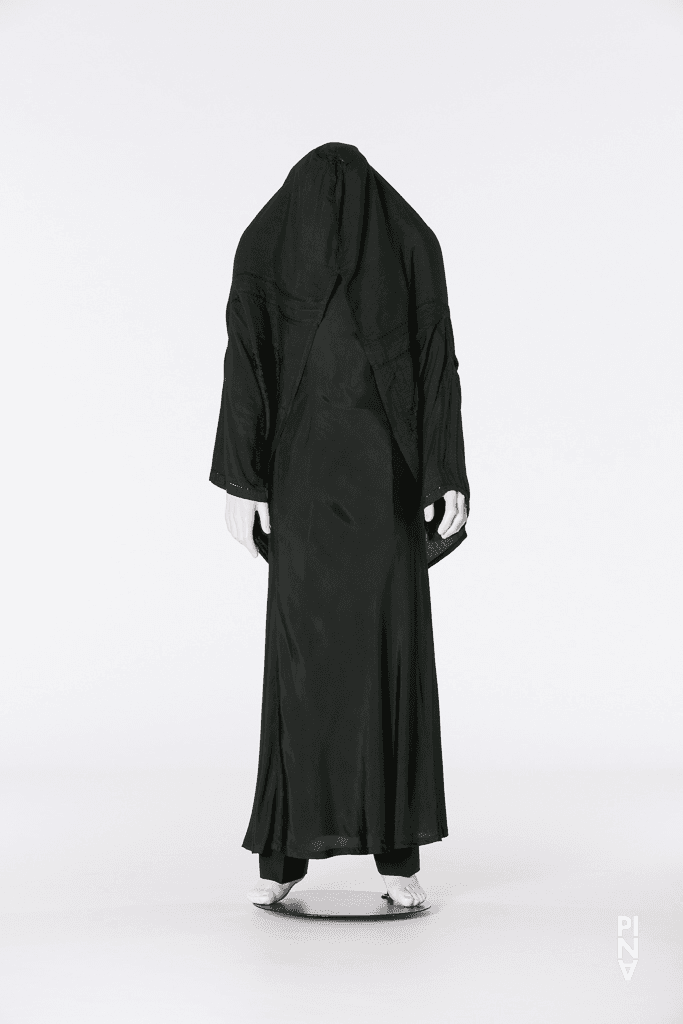 Kasack, Kleid und Umhang, getragen in „Viktor“ von Pina Bausch