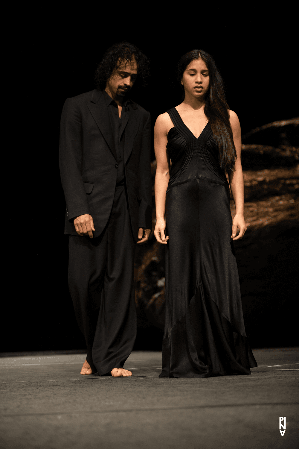 Jorge Puerta Armenta und Silvia Farias Heredia in „Vollmond“ von Pina Bausch mit Tanztheater Wuppertal im Schauspielhaus Wuppertal (Deutschland), 10. Mai 2006
