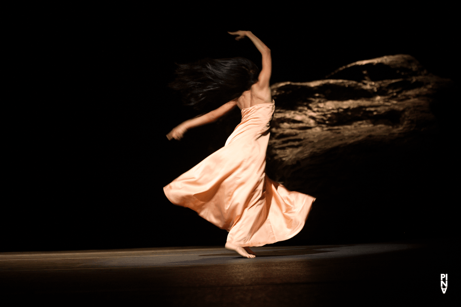 „Vollmond“ von Pina Bausch mit Tanztheater Wuppertal im Schauspielhaus Wuppertal (Deutschland), 10. Mai 2006