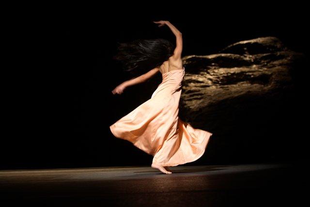 « Vollmond (Pleine lune) » de Pina Bausch avec Tanztheater Wuppertal au Schauspielhaus Wuppertal (Allemagne), 10 mai 2006