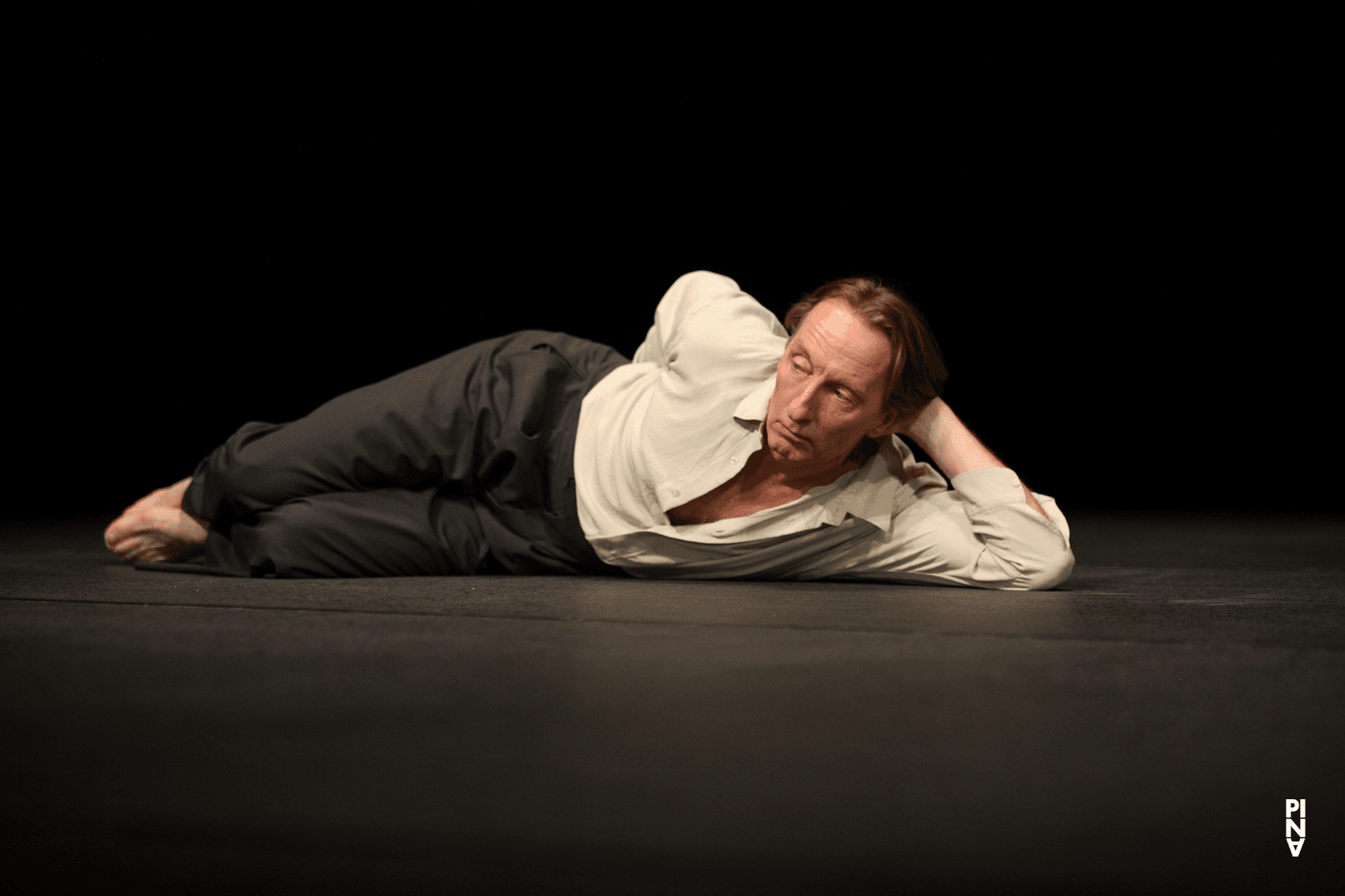 Dominique Mercy in „Vollmond“ von Pina Bausch mit Tanztheater Wuppertal im Schauspielhaus Wuppertal (Deutschland), 10. Mai 2006