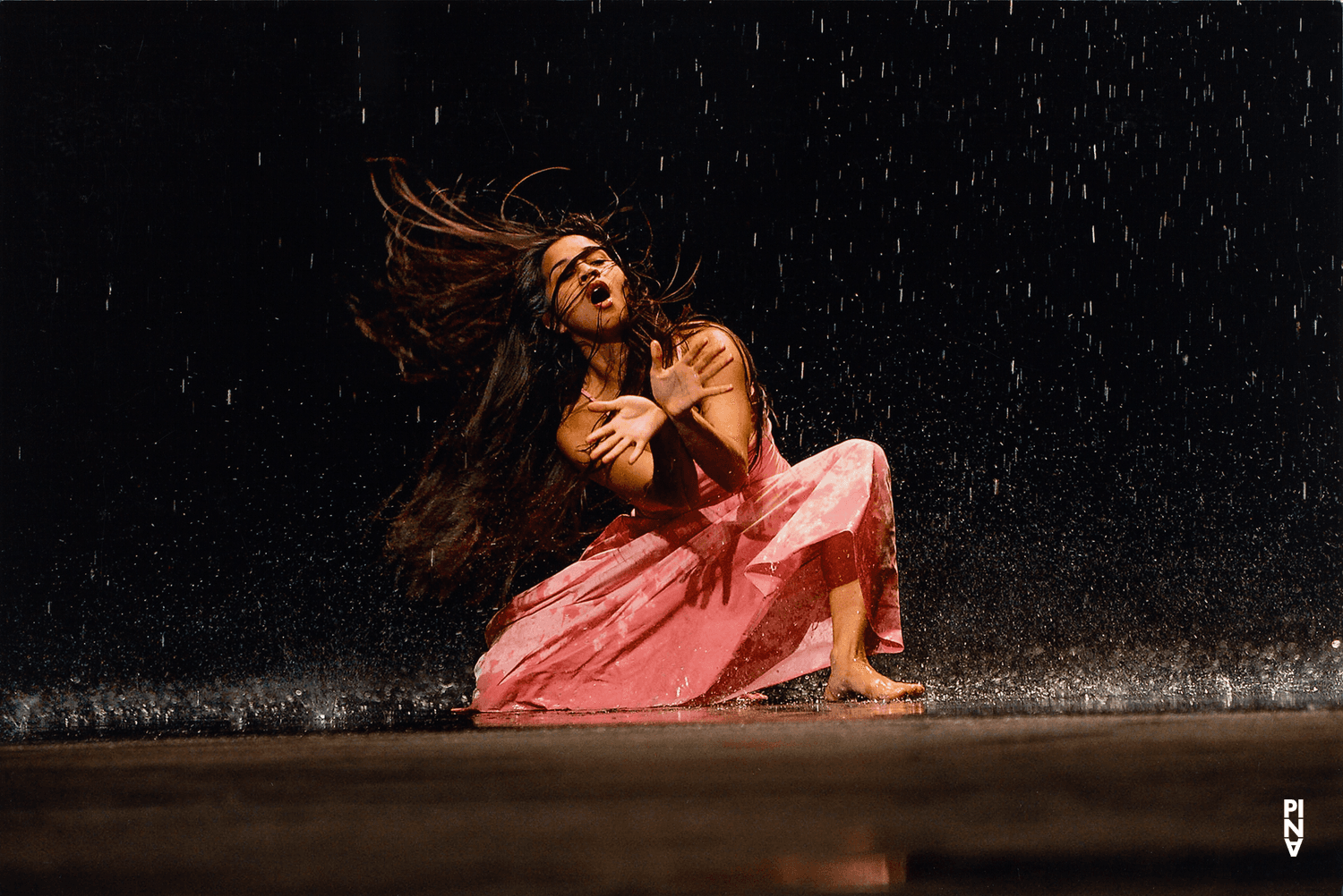 Silvia Farias Heredia dans « Vollmond (Pleine lune) » de Pina Bausch