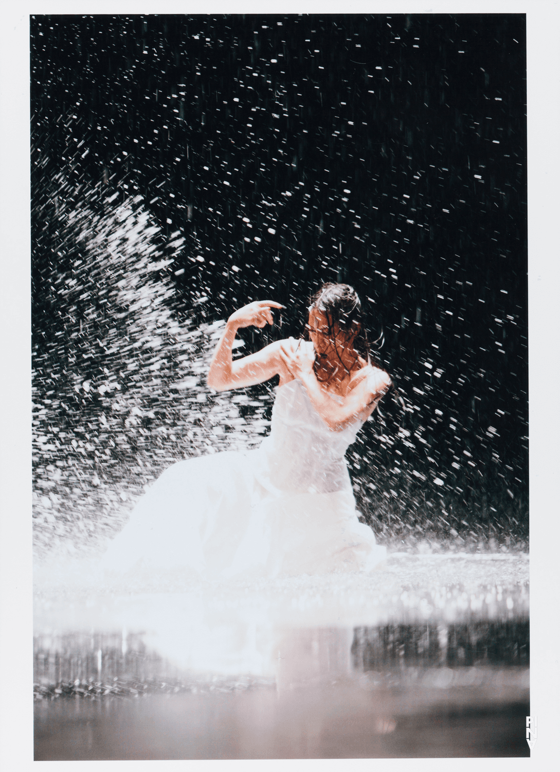 Azusa Seyama in „Vollmond“ von Pina Bausch