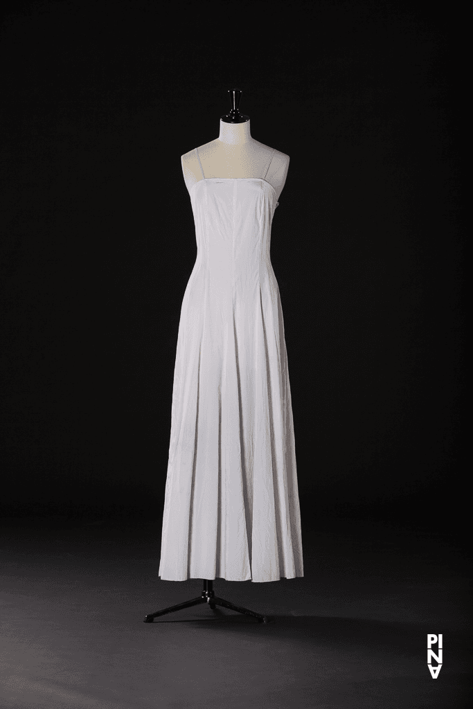 Langes Kleid, getragen in „Vollmond“ von Pina Bausch
