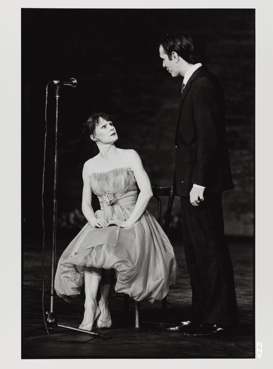 Urs Kaufmann und Silvia Kesselheim in „Walzer“ von Pina Bausch im Cour d'honneur du Palais des Papes, Spielzeit 1982/83