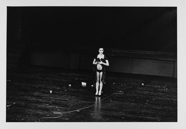 Beatrice Libonati in „Walzer“ von Pina Bausch im Koninklijk Theater Carré Amsterdam, Spielzeit 1981/82