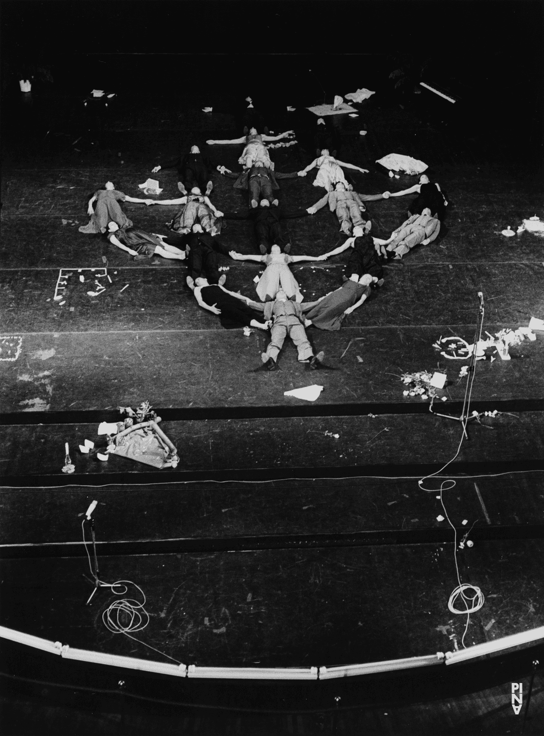 „Walzer“ von Pina Bausch im Koninklijk Theater Carré Amsterdam, Spielzeit 1981/82