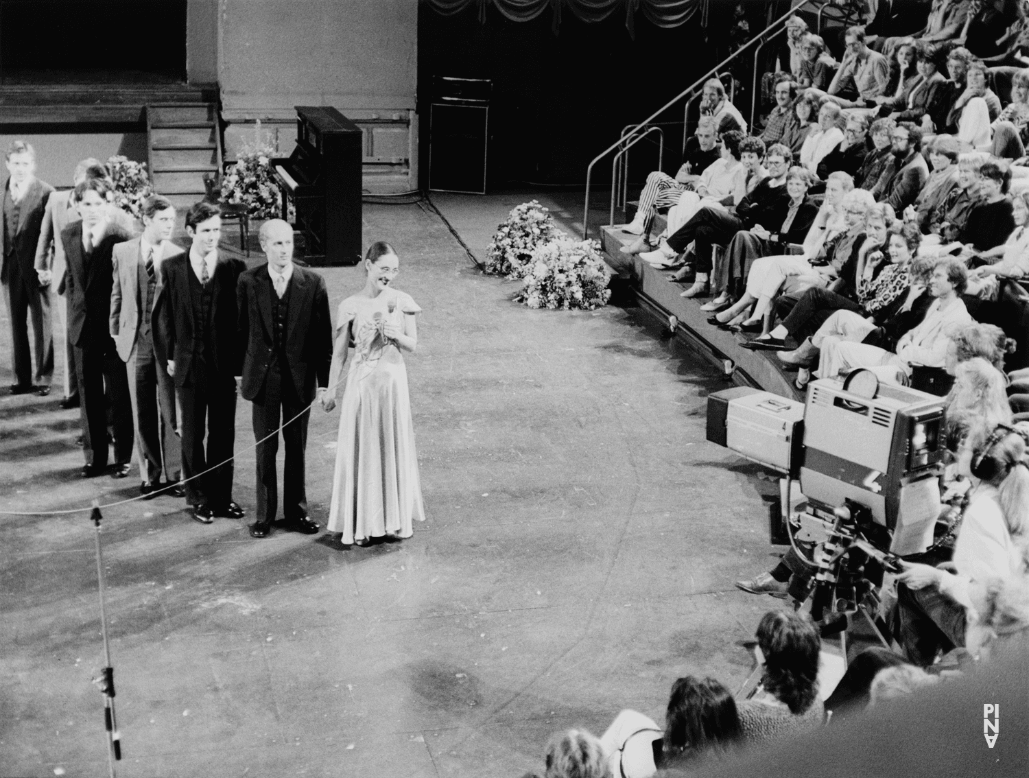 „Walzer“ von Pina Bausch im Koninklijk Theater Carré Amsterdam, Spielzeit 1981/82